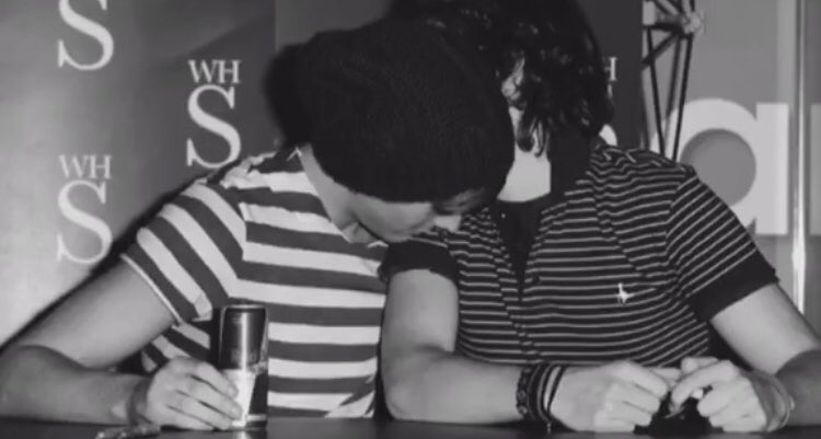 _OneAddition91's tweet photo. You can’t tell me they aren’t in love with eachother. 🥺❤️
#LarryStylinson
#LarryIsReal
#LarryFriendship
@Louis_Tomlinson
@Harry_Styles https://t.co/XBgUkXprrI