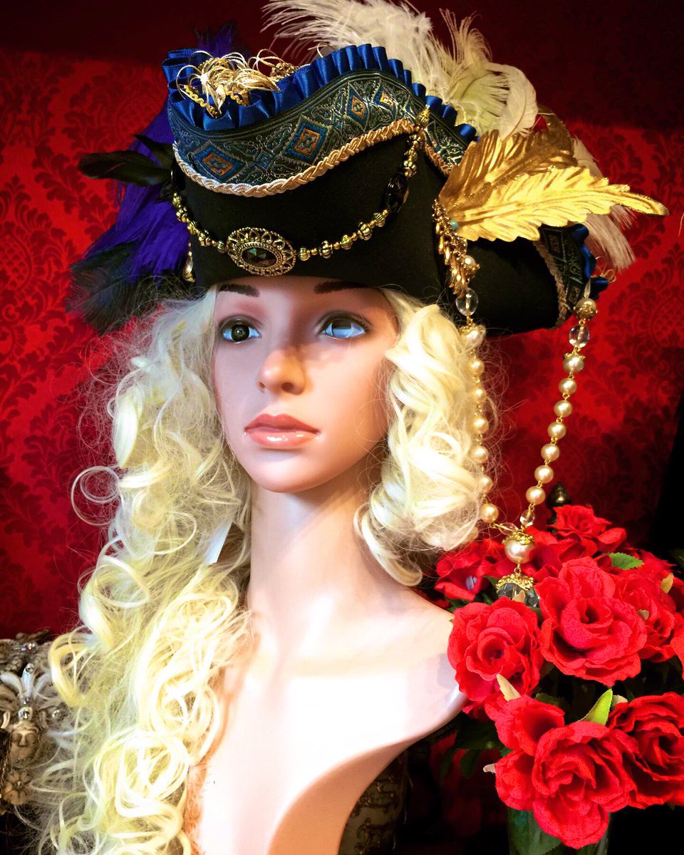 bloodyrose12181's tweet photo. ️ 出来上がり!
#トリコーン帽子 #ゴシック #三角帽子 #Tricorne #hat #仮面舞踏会 #仮面 #海賊帽子 #goth #steampunk #スチームパンク #パイレーツ #トリコーンハット
#bloodyrose
#gothhat #goth #gothic #steampunk #japan #handmade #fantasy #fantastic #hat #Pirate #piratehatr https://t.co/GrEt2OluHY