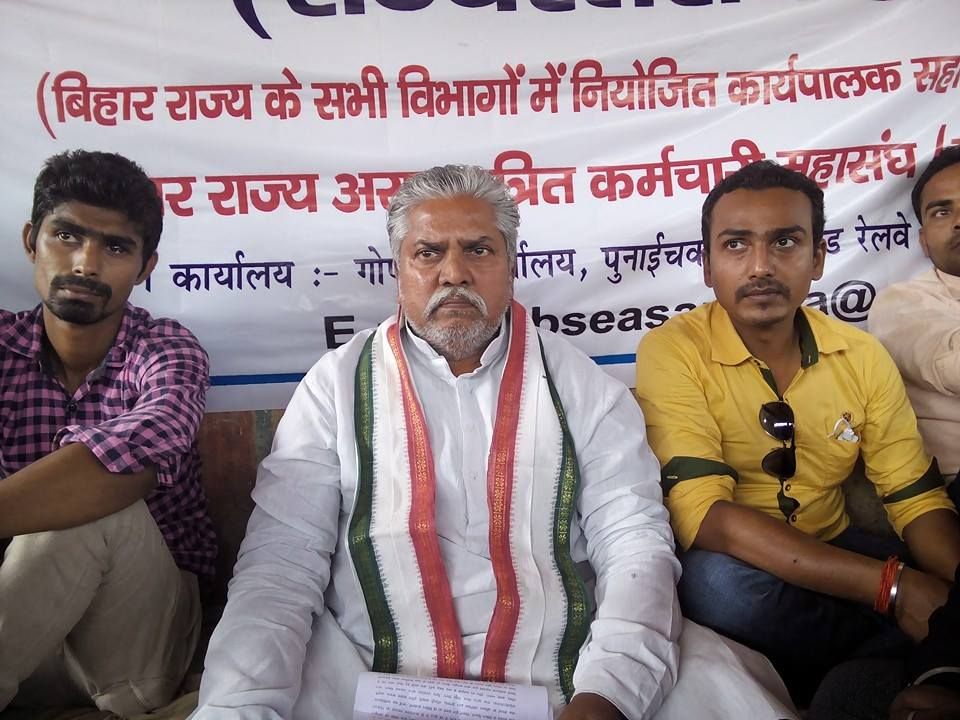PratikKarn22's tweet photo. कार्यपालक सहायक के समर्थन में खड़े थे बीजेपी के कृषि मंत्री प्रेम कुमार,, और सत्ता सुख पाते ही सब भूल गए
#BRGovtYaadHaiNaa 
@NitishKumar @SushilModi @TejYadav14 @ZeeBiharNews https://t.co/QY16mo0k8A