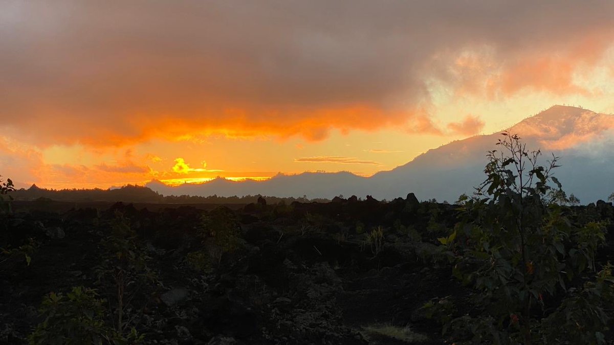 Charlesprod's tweet photo. #Recce in #bali by @baliprodfilms #indonesia #commercial #tvc #commercialfilms #mountains #volcano #island #productionservice #productionhouse https://t.co/wqgcTqFtWv