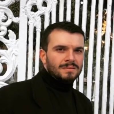 ananaseven's tweet photo. 1- Sadece küfür ederek insanları güldürmeye ÇALIŞAN
2- Sevgiyle saygıyla insanlara örnek OLAN https://t.co/VlfksgDf8R