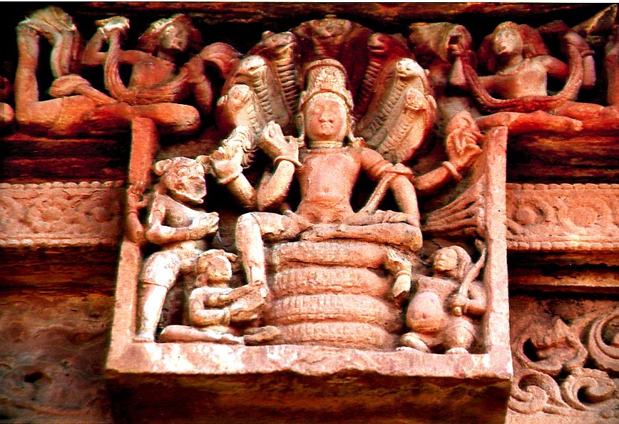Dashavatara Temple, Deogarh, Uttar PradeshThis is a Gupta era temple & is dated to the late 5th century CE, between 475-500 CE. It is dedicated to Lord Vishnu.It is the oldest known Panchayatana-style temple in India, where a main shrine is surrounded by four smaller shrines.