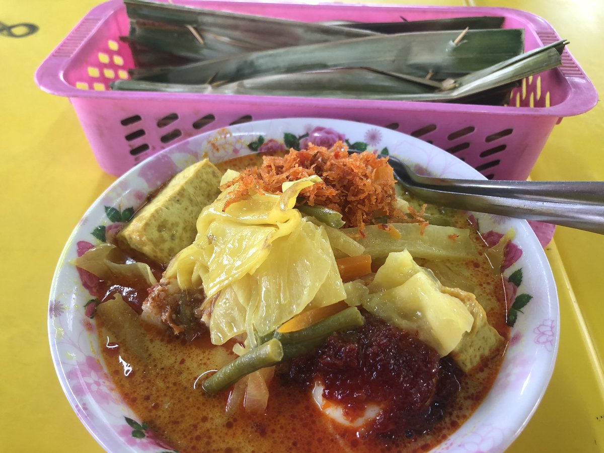 ahmadmaslan's tweet photo. #ZiarahKasih bersama #Wanita #UMNO #Pontian
Minum dgn #belia. Makan #lontong & #otak2 Pontian
Warung minum itu sebelah tanah kosong dekat Pej Kadi Daerah yg saya cadang dibina #Masjid Daerah ke 2 sbb masjid yg ada berumur lebih 80 tahun
Moga usaha utk bina Masjid itu berjaya https://t.co/jbEifqkUjA