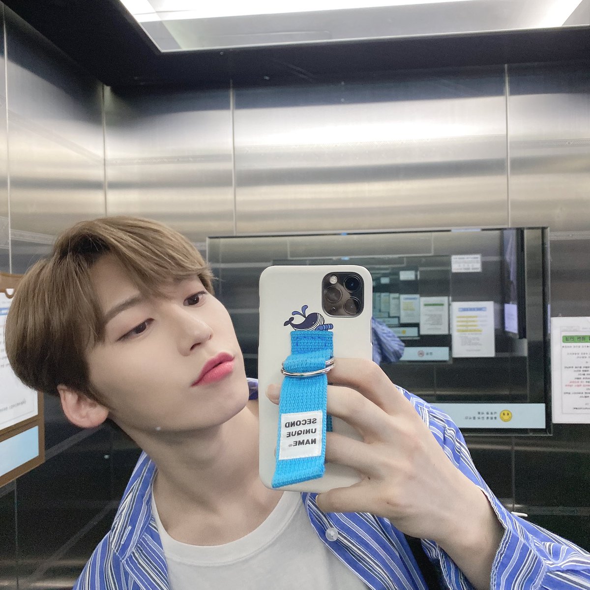 official_ONEUS's tweet photo. [#건희]
달님들! 보고싶어요ㅠㅠ
날이 많이 더워졌어요! 건강 조심하구
시원한 하루 되세여🐬💙 https://t.co/HDMWBU8qcl