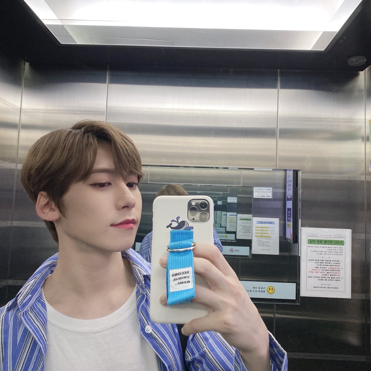official_ONEUS's tweet photo. [#건희]
달님들! 보고싶어요ㅠㅠ
날이 많이 더워졌어요! 건강 조심하구
시원한 하루 되세여🐬💙 https://t.co/HDMWBU8qcl