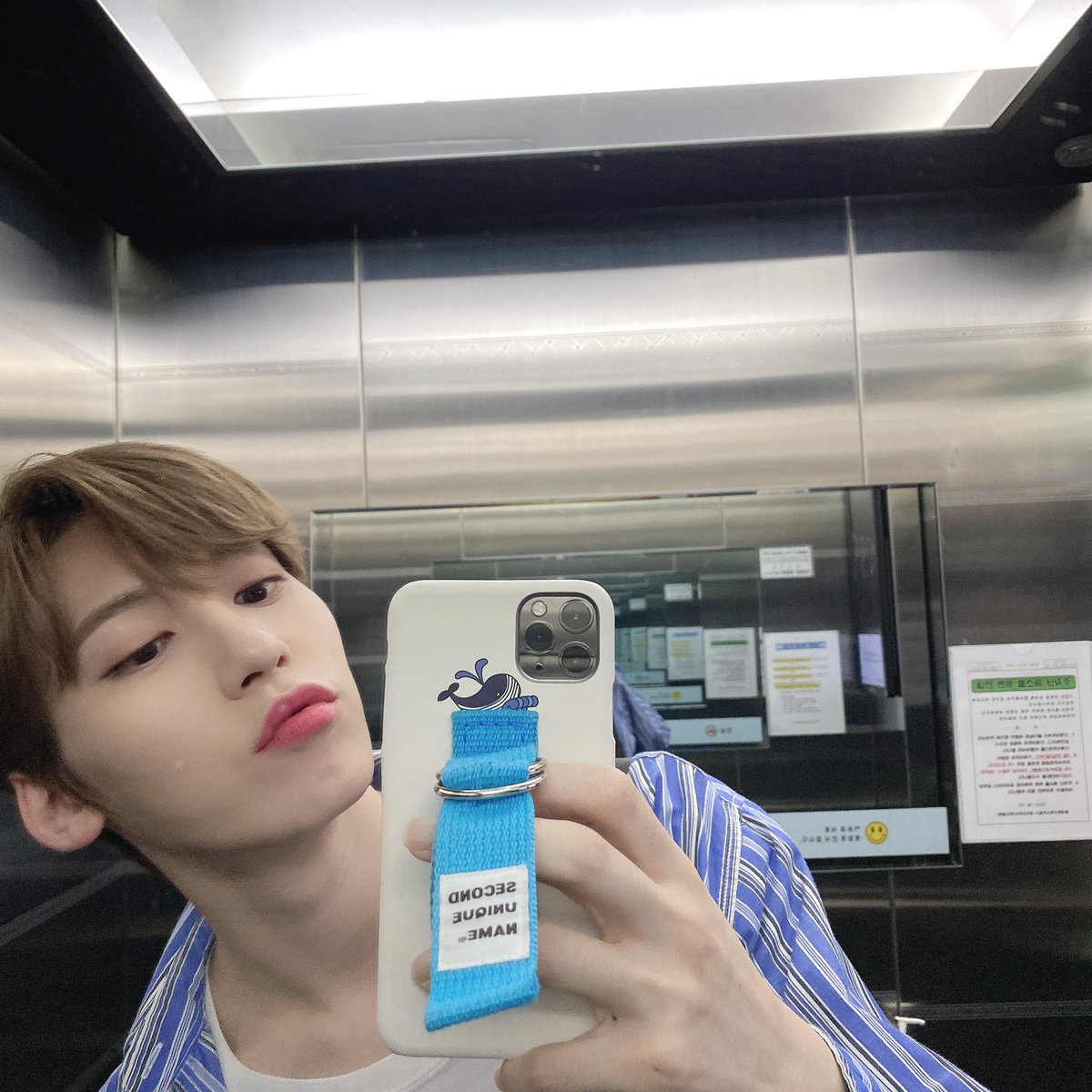 official_ONEUS's tweet photo. [#건희]
달님들! 보고싶어요ㅠㅠ
날이 많이 더워졌어요! 건강 조심하구
시원한 하루 되세여🐬💙 https://t.co/HDMWBU8qcl