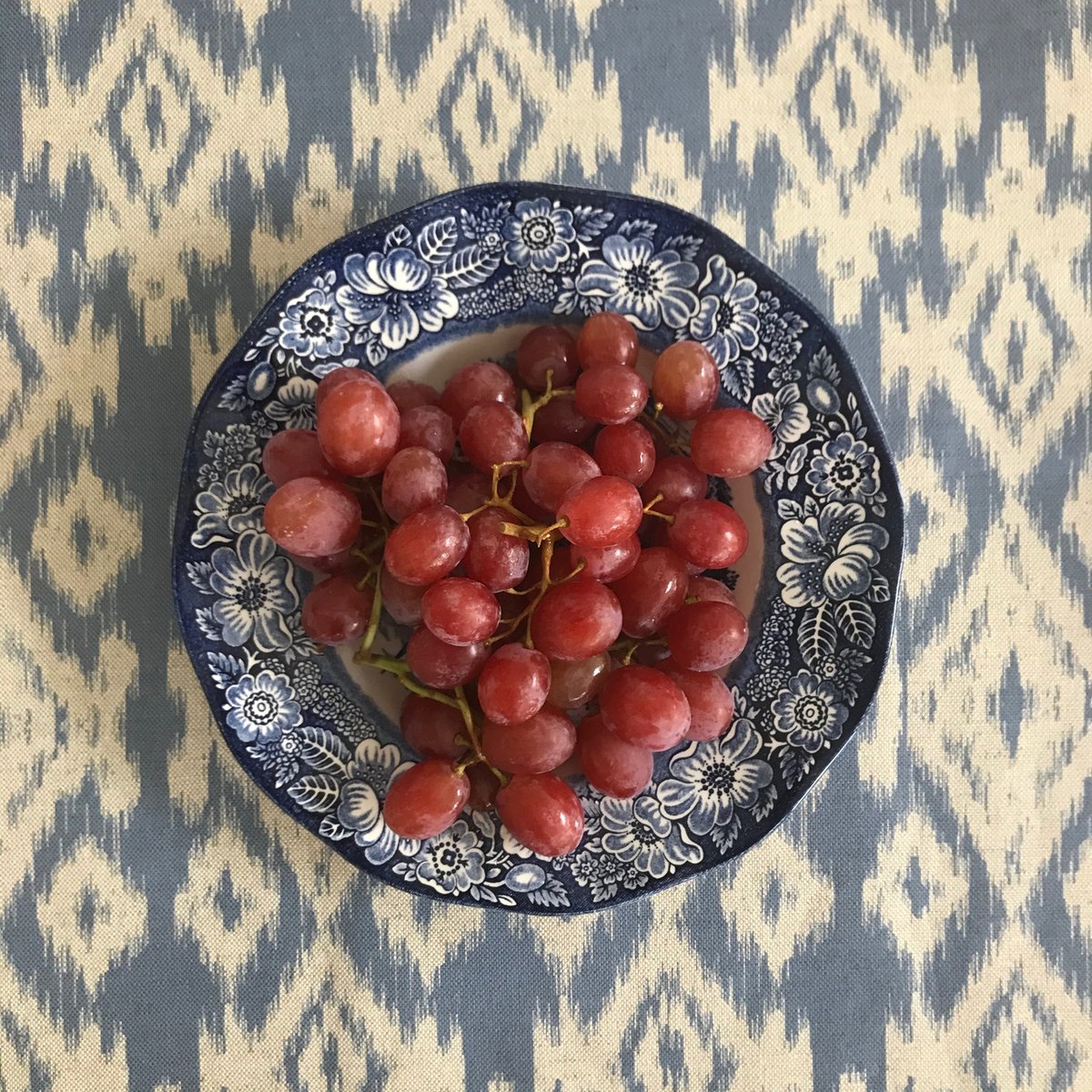 Grapes for breakfast? Why not... I was taking them out for my daughter and they looked so pretty, I couldn't resist taking a photo. I like this colour combination a lot. 
#bluefabric #printedlinen #modernliving #breakfast #prettyplate #table #juliabrendel