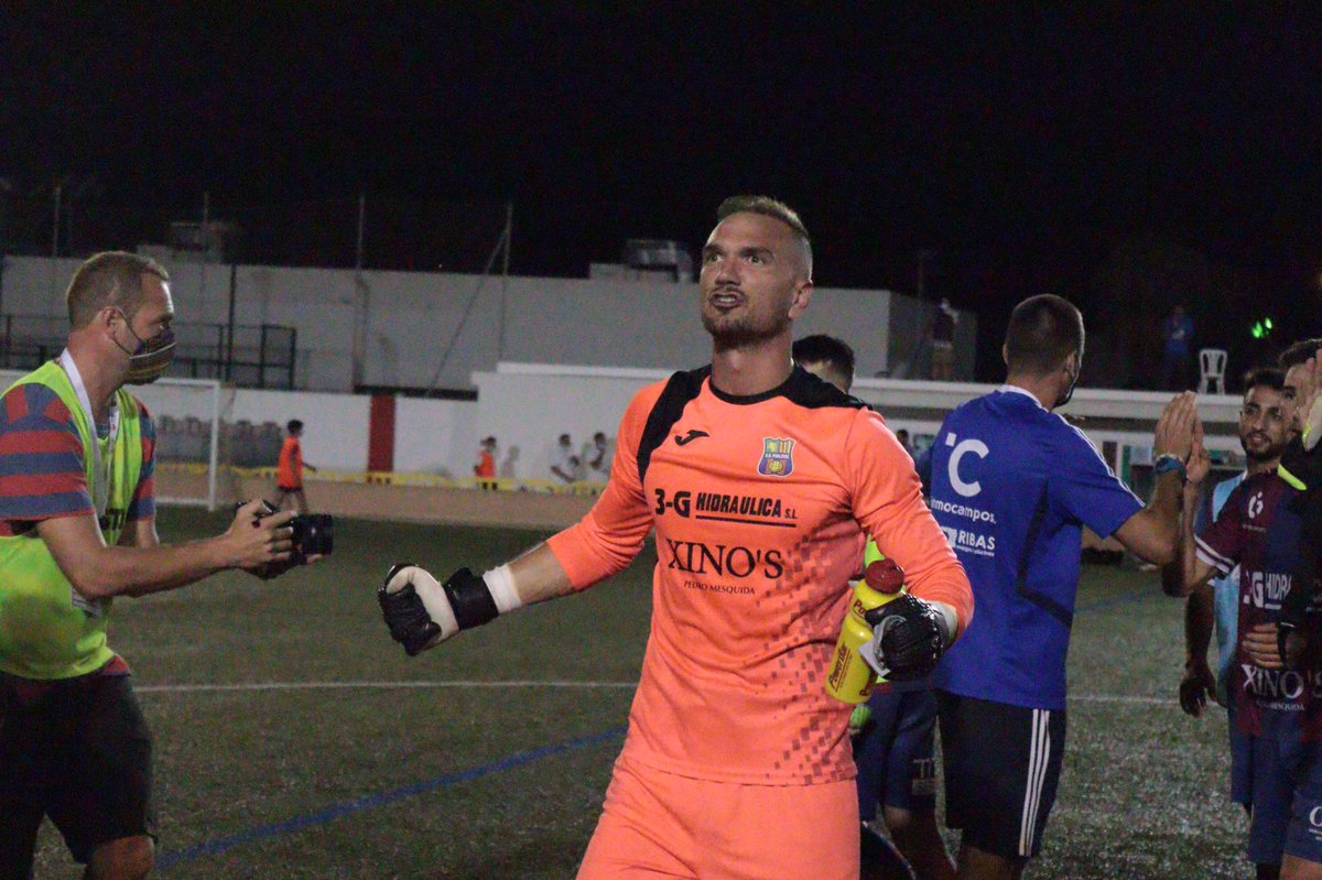 udpoblense's tweet photo. Bon dia aficionats, ESTEIM A LA FINAL DEL PLAY-OFF A 2b

Ja hi ha ganes, però primer han de jugar el @cdibizaip VS @RCD_Mallorca B
#VolemPujar🔴🔵⚽️ https://t.co/lRFs4XVfNa