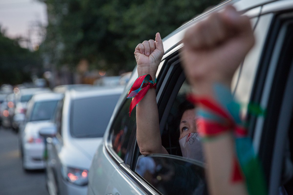 raffylerma's tweet photo. Employess, celebrities and supporters of media network ABS-CBN show their dissent a week after Congress rejected their franchise renewal in a noise barrage and motorcade outside the ABS-CBN compound in Quezon City.

#standwithabscbn #defendpressfreedom https://t.co/63vJjmIfBh