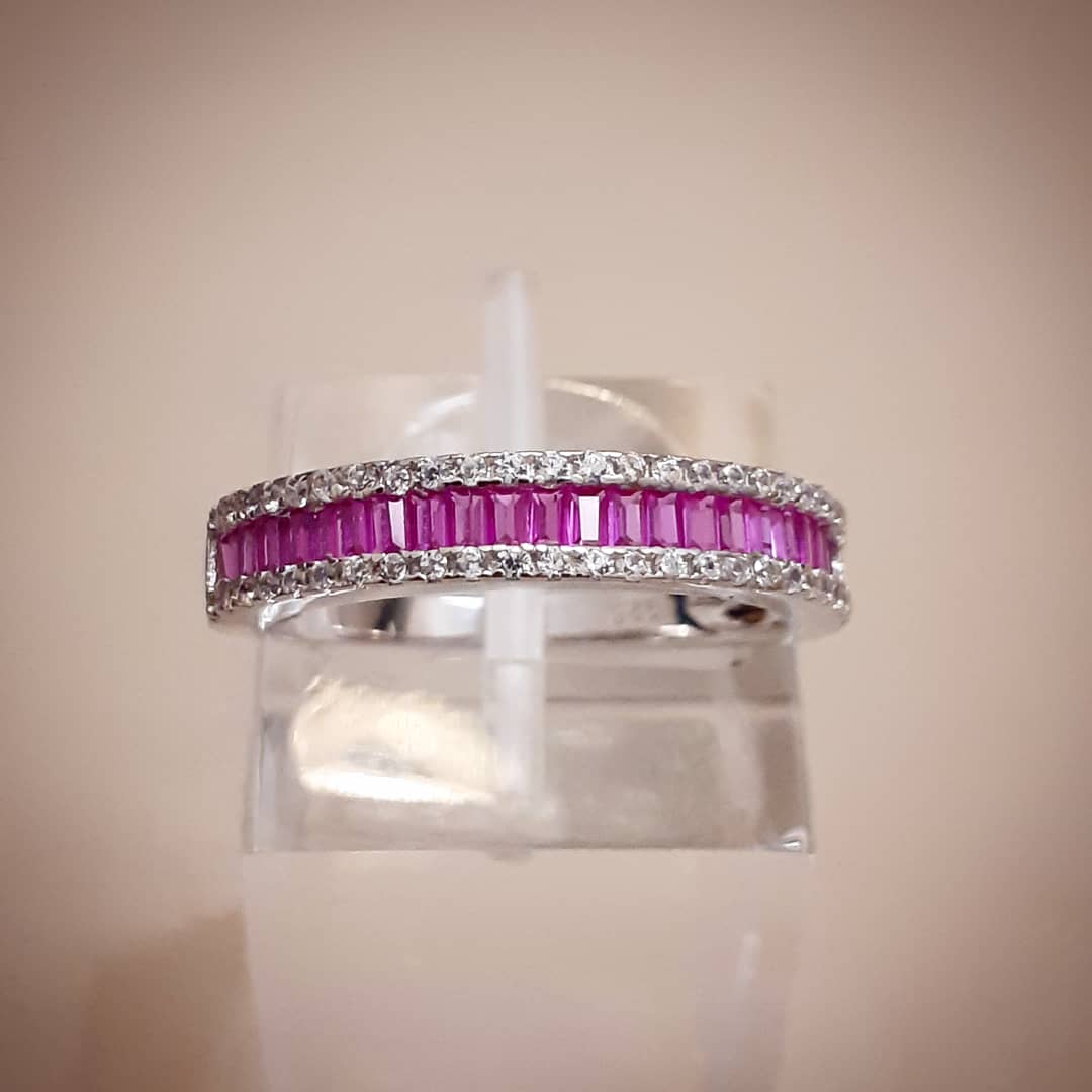 Montecassiano's tweet photo. Anillo "Medio Sinfín", realizado en plata 925 rodinada con engarce Carrè de rubíes en talla Baguette y piedras en talla brillante completa
#designjewelry #jewelry #rubijewelry #silverjewelry #anillocompromiso #joyas #BahiaBlanca #montecassiano #montecassianojoyas #gioielleria https://t.co/mdeS2v53wX