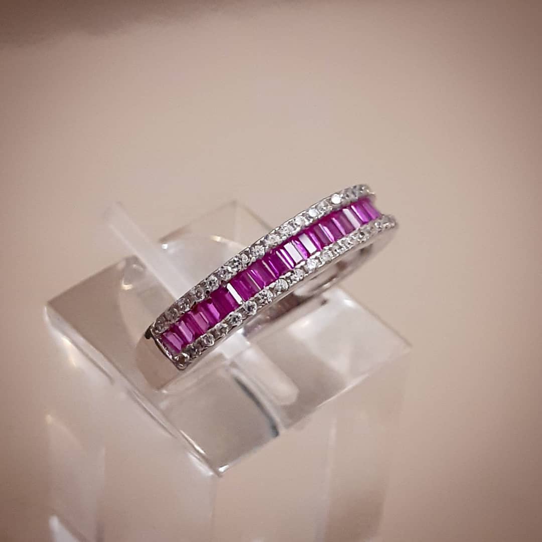 Montecassiano's tweet photo. Anillo "Medio Sinfín", realizado en plata 925 rodinada con engarce Carrè de rubíes en talla Baguette y piedras en talla brillante completa
#designjewelry #jewelry #rubijewelry #silverjewelry #anillocompromiso #joyas #BahiaBlanca #montecassiano #montecassianojoyas #gioielleria https://t.co/mdeS2v53wX