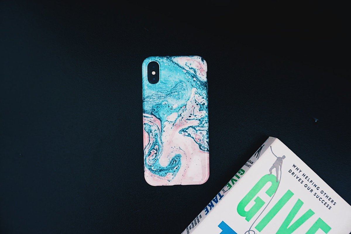 Sambil tengah lepak bersama tersayang, meh la tengok iphone case nii. Introduce to you Iphone case Aqua. Design macam duduk dekat tepi pantai sambil dengar ombak beralunn 🌊🌊. Sesuai untuk bawa pergi bercuti sambil OOTD #IphoneCase #CaseMurah #DyalCases