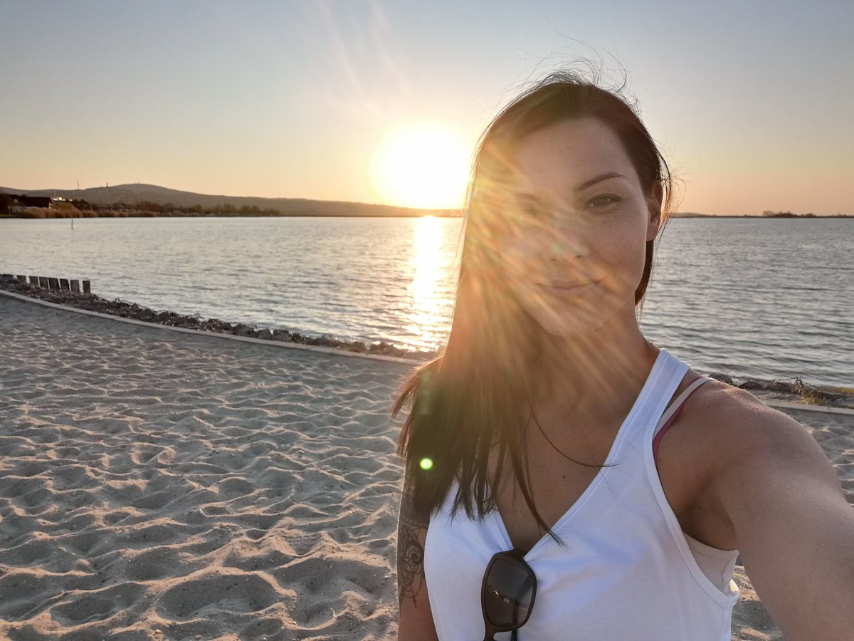 RealCindyHope1's tweet photo. beautiful sunset in Velence https://t.co/UjhGJ3eaje