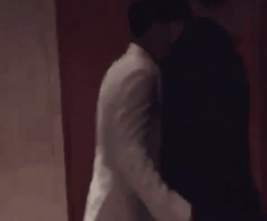 kmgoogiemimi_'s tweet photo. holding each other by the waist and pulling the other close to them is a jikook thing ~~ [ a thread ] https://t.co/TKK7zGRrnj