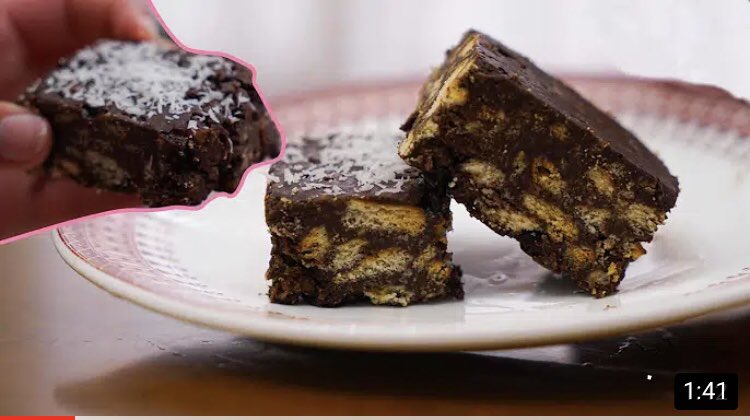GUSTMediterran1's tweet photo. Postre de CHOCOLATE exprés- Facilísimo - SIN HORNO https://t.co/cB8Nwi6ASe vía @YouTube #estiu #cake #postreexpres #postrefacil #chocolate https://t.co/hRP1WQCLMx