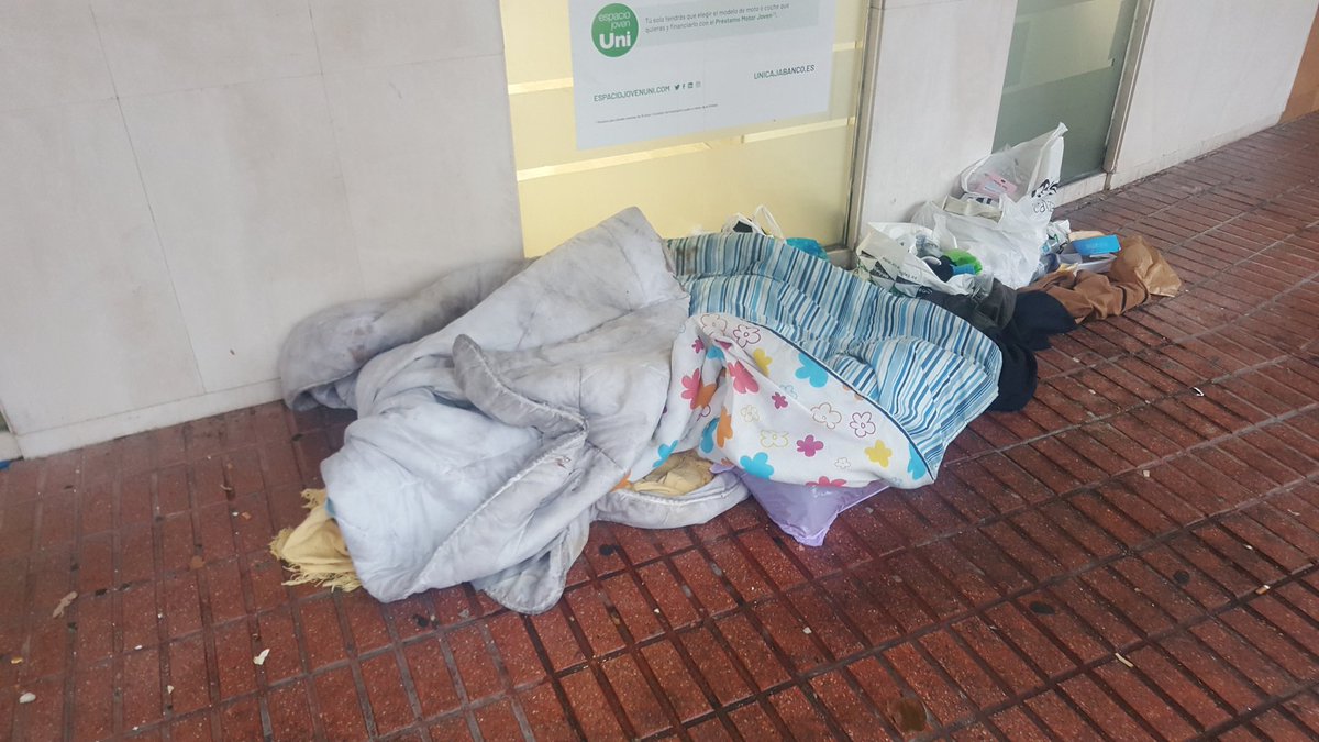 Vicente94395847's tweet photo. CUANDO LA CALLE ES SU ÚNICO ALBERGUE.
¿ dónde está el programa Housing First?
¿dónde está el programa "PROTEJE LEGANÉS"?
¿dónde están las 3 comidas diarias?
Como vereis los sin techo siguen pernoctando en la calle.
EVA DIMISIÓN POR SU NEFASTA GESTIÓN.
ASOCIACIÓN INDIGENTES LEGA. https://t.co/SaemL9z1cl