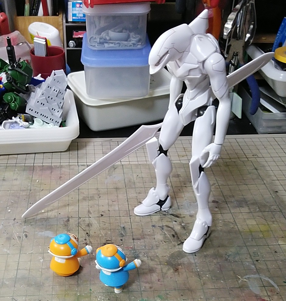旧joejoe ｼﾞｮｴｼﾞｮｴ 白 赤い人見ませんでしたか 青 橙 ピンクの人とあっち行きましたよ 出番はもう無さそうな エヴァ 量産機を少し弄ってみてました エヴァンゲリオン メカトロメイト プラモデル