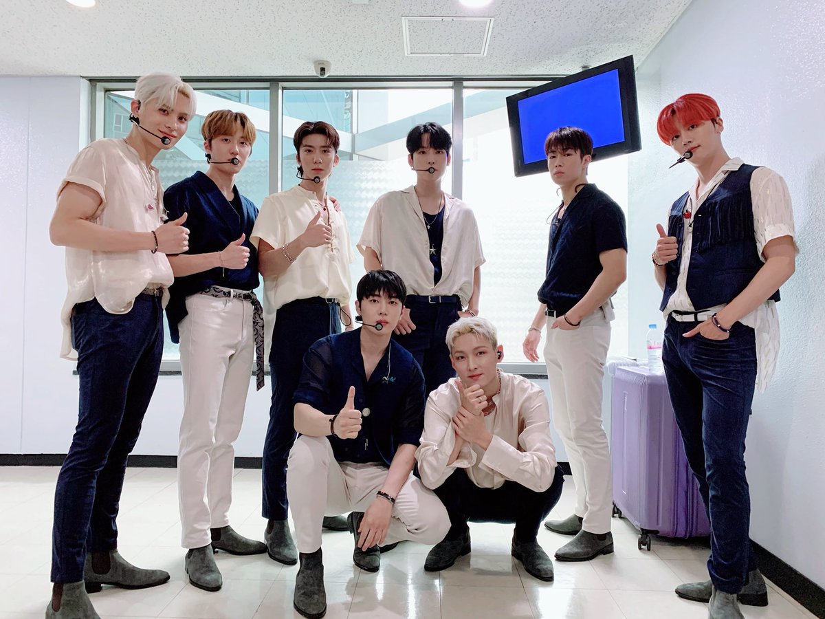 SF9_FANCLUB's tweet photo. [📸] 무더웠던 지난날의 여름도, 앞으로의 나날도 SF9과 함께해요🤙💕

#SF9 #에스에프나인 #여름향기가날춤추게해 #SummerBreeze #9loryUS https://t.co/oCi8LiiwZf