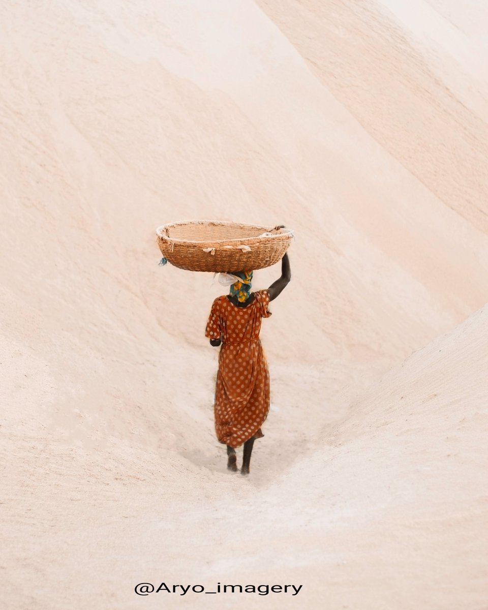 Ariostories's tweet photo. So me and my crew visited the Ebonyi state Rice Mill for some documentaries and the experience was really heartbreaking as you can see the women sieving out from a disposed rice dust just to find something to eat...
#entanglements https://t.co/JbfrqbkeAd