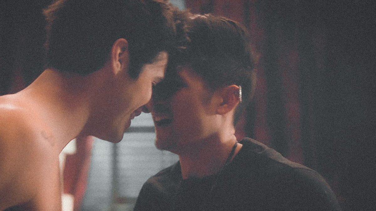 Ameliadandridg1's tweet photo. Their giggles, their soft and genuine smiles, their kisses... I miss it all, I miss them so much https://t.co/ctDBLurbmc