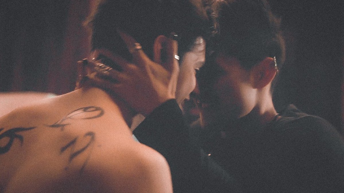 Ameliadandridg1's tweet photo. Their giggles, their soft and genuine smiles, their kisses... I miss it all, I miss them so much https://t.co/ctDBLurbmc