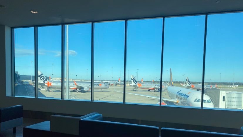 5/ I run to the plane due to the above delays. Many lovely planes sit empty and lonely on the cold tarmac as I pass by.