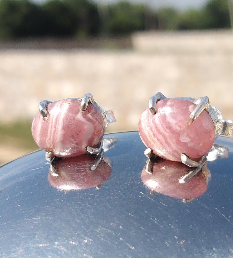 Rhodochrosite Studs 
Buy At 
etsy.com/listing/705670…

#rhodochrosite #studs #sterlingsilver #handmadejewelry #handmade #jewelry #etsy #pink #simpleearrings #gemstonestuds #gemstone #rhodochrositestuds #earrings #rhodochrositejewelry #etsyshop #sale #onlinesale #madebyhand