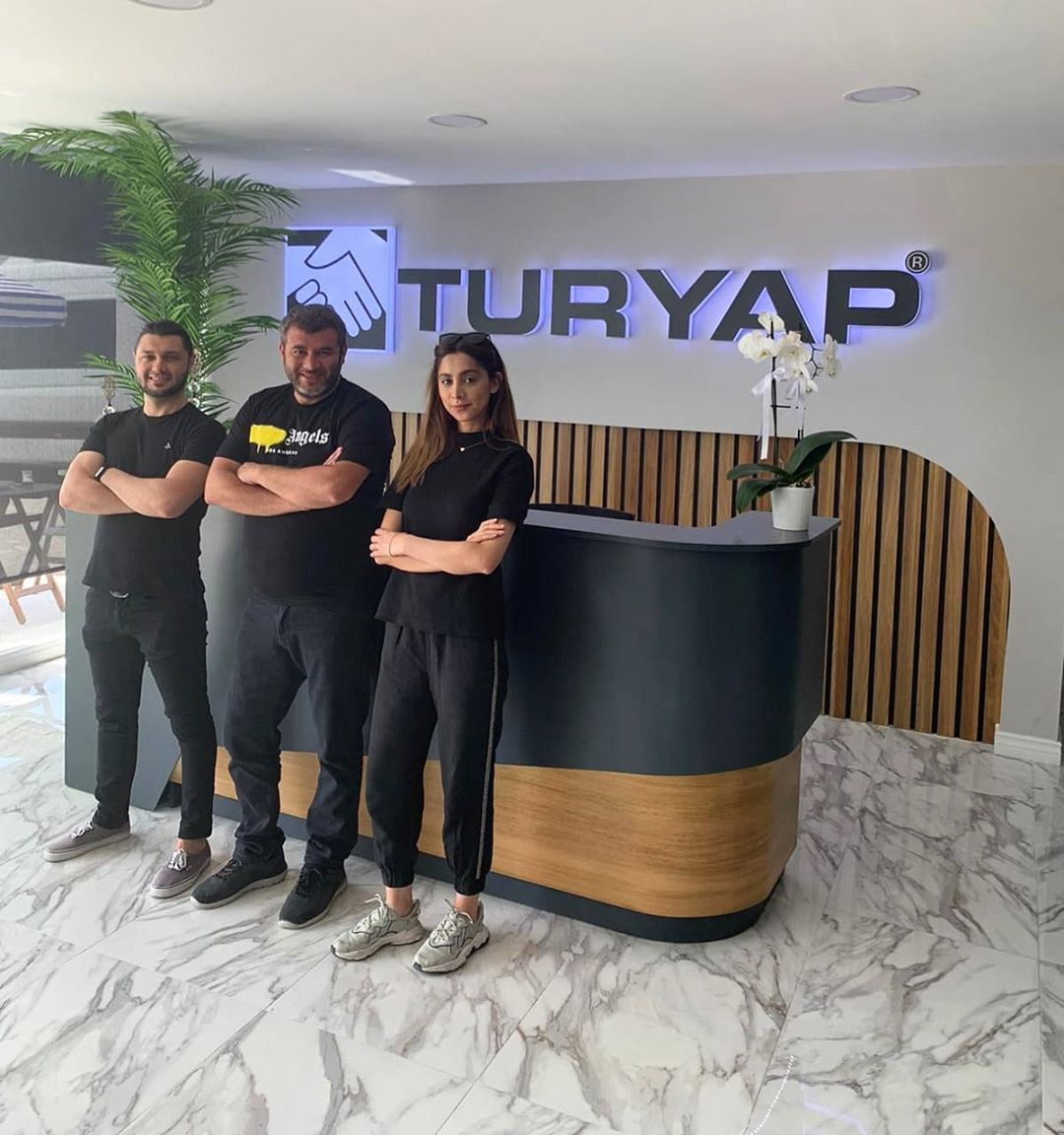 Gayrimenkul danışmanlarımızdan Sn. Ayda Salehi ve Sn. Mahir Bayram , Bakırköy ofisimize müdür yardımcılarımız olarak atanmışlardır. Turyap Bakırköy temsilciliği ailesi olarak, yeni görevlerinin hayırlı olmasını diler, başarılar temenni ederiz... @mhrbyrm @idushervin @hknakaln