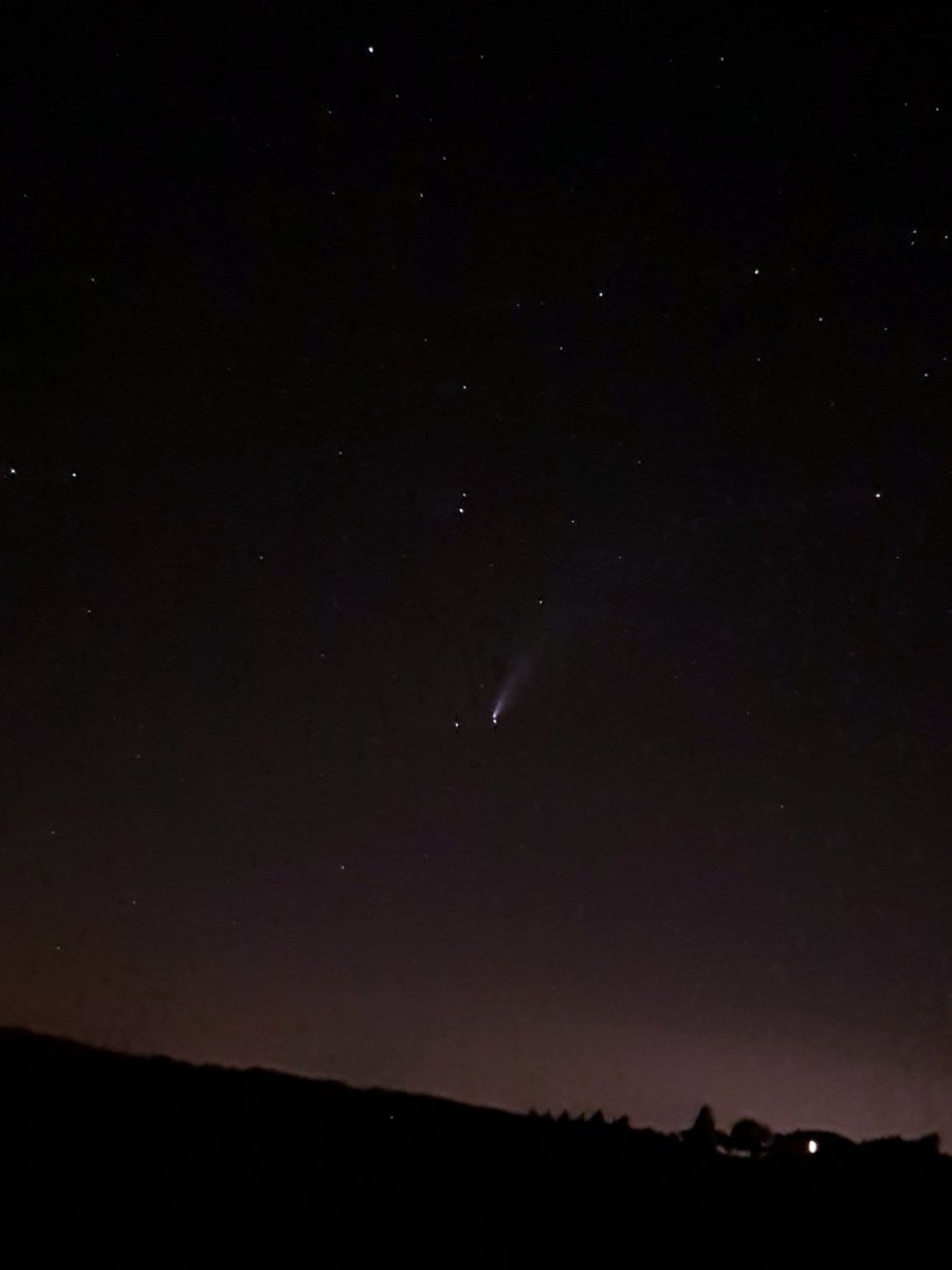 cys06's tweet image. On peut se faire plaisir juste avec un smartphone #cometeneowise #Astronogeek