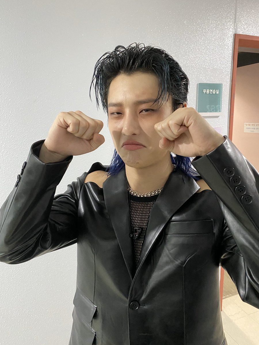 활동 하면서 너무 따뜻했어요 무즈!! 앞으로도 재밌고 멋진 것들 많이 가져올테니깐, 기대 많이 해줘요!! 사랑해 무즈!!!! 아아아아악!!!💙💙🧡🧡