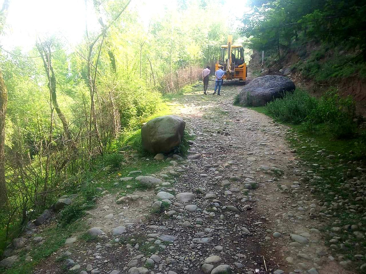 RealBadshahKhan's tweet photo. That moment when a dream comes true... took time but a vital link road is through. Thank you @dcganderbal for completing the project.
#WayilBridge #Gutlibagh https://t.co/coppp6qFLk