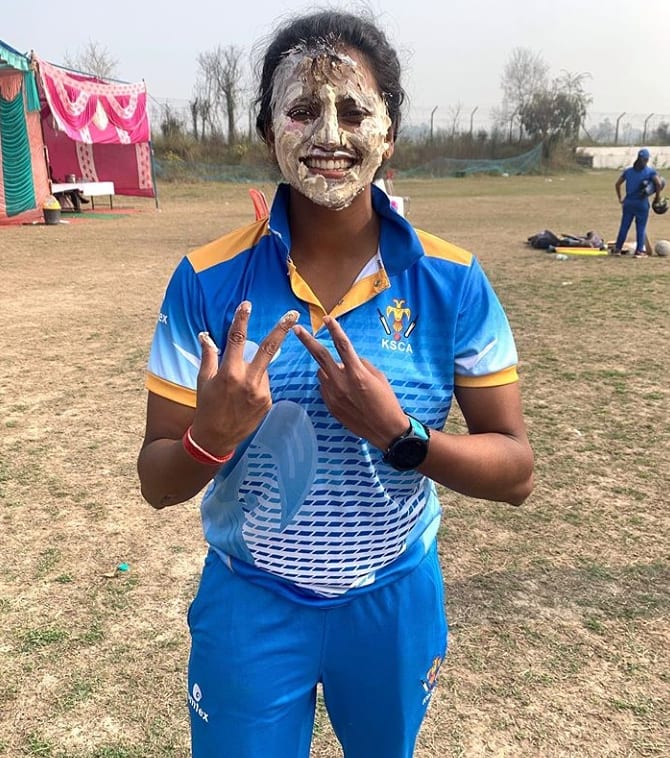 BCCIWomenLIVE's tweet photo. Happy Birthday Vanitha VR 💙
@ImVanithaVR
#VanithaVR https://t.co/x6j8xPOl0U