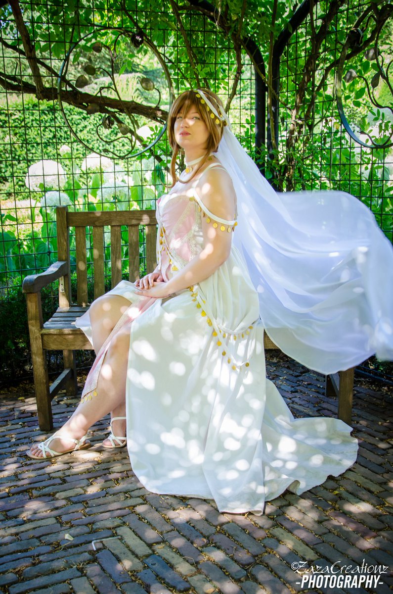 NikeCosplay's tweet photo. Hi, I'm Niké Cosplay! Belgian cosplayer and Final Fantasy and DC Comics lover :D I make almost all my cosplays myself ^^

#cosplayersunder500 
#CosplayersUnder1k https://t.co/ycOdUn9UuU