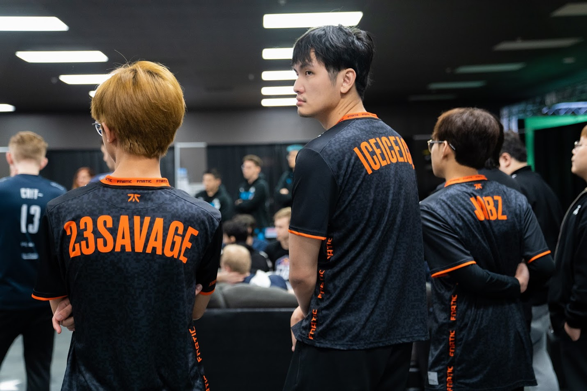 It's championship Sunday in Southeast Asia.Fnatics vs. Geeks #ONEDota2 http://twitch.tv/o...