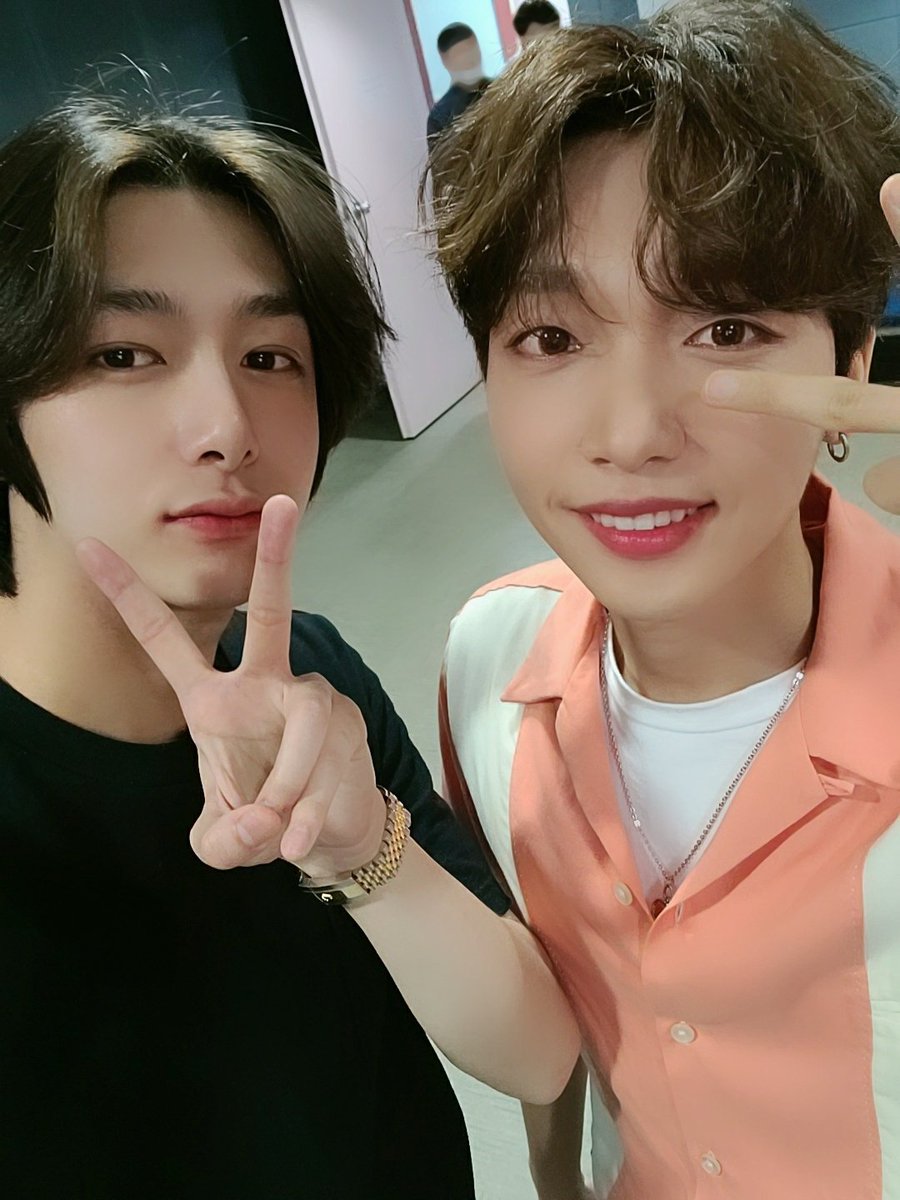 jeongsewoon_twt's tweet photo. [#정세운] SBS #인기가요 #SAY_YES 첫 방송을 응원해 주신 #몬스타엑스 #민혁 형 #형원 형 감사합니다아아!!👍
#JEONGSEWOON https://t.co/fH59oa3dFe