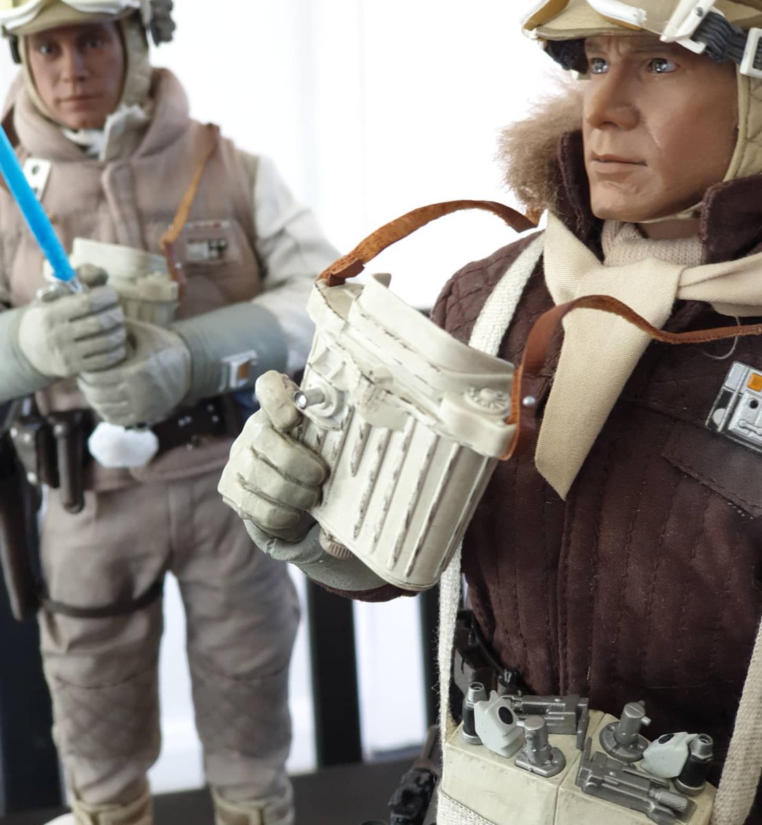 SmMarwood's tweet photo. Sideshow Commander Luke Skywalker and Captain Han Solo Hoth out the boxes for some love. 🥰
#StarWars #sideshowcollection #sideshowstarwars #lukeskywalker #hansolo #hoth #ESB #collection #starwarsfans https://t.co/MBc0mZuEpm