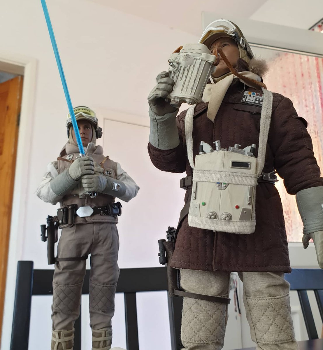 SmMarwood's tweet photo. Sideshow Commander Luke Skywalker and Captain Han Solo Hoth out the boxes for some love. 🥰
#StarWars #sideshowcollection #sideshowstarwars #lukeskywalker #hansolo #hoth #ESB #collection #starwarsfans https://t.co/MBc0mZuEpm