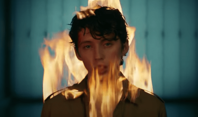 projectudottv's tweet photo. We kick off the #projectupodcast with @troyesivan's new song 'Easy'. Do we think it's good? Of course we think it's good but listen anyway.
@ApplePodcasts: https://t.co/OTfSUM6E3f
@SpotifyAU: https://t.co/Czoh8LBSri https://t.co/EFb1z8XYeg