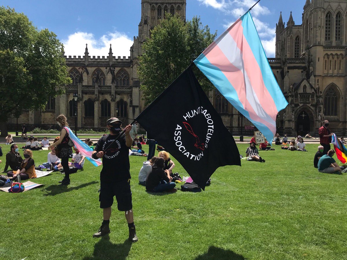 mendiphuntsabs's tweet image. We joined the protest for trans rights on College Green in Bristol yesterday, with sabs from Weymouth Animal Rights and Bath Sabs. The demonstration was peaceful and safe. As Hunt sabs, we stand proudly against all form of oppression, including transphobia #TransRightsNow