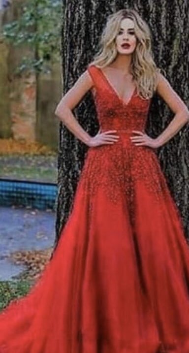 AshtonBridal's tweet photo. How stunning this dress  is❤️#reddress#princess#ballgown#cinderella#beautifuldresses#appointments#ashtonjaynebridal#felixtowe https://t.co/34UugMrPjk