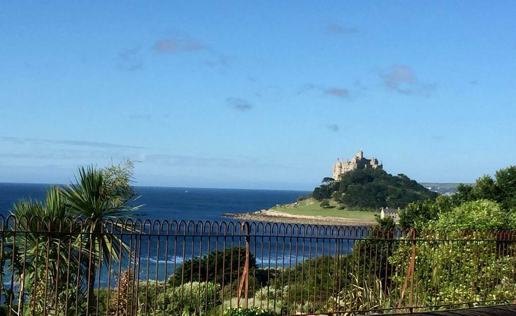 thecopperspoon's tweet image. Beautiful day for a stroll on the beach with an iced coffee 
.
.
#marazion #stmichealsmount #cornwall #vegetariancafe #sunshine #sundaystroll #tropical #cornwalllive #gardensofinstagram #coastalliving instagr.am/p/CC0T4Mpnhgy/
