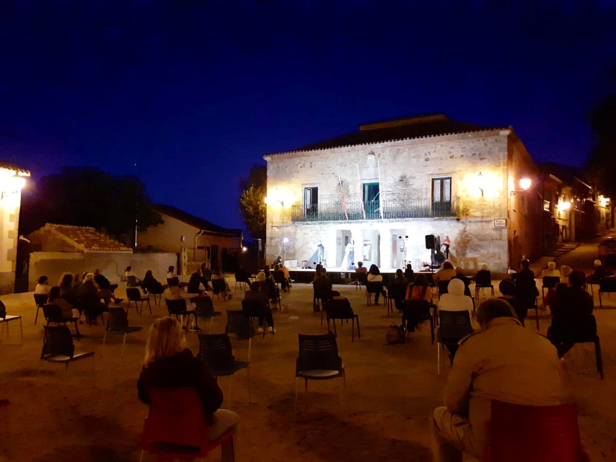 IdiazAyuso's tweet photo. Noche de verano y teatro en Santa María de la Alameda. La @ComunidadMadrid tiene numerosas actividades culturales para estos meses.

Conoce, disfruta y #QuédateEnMadrid. https://t.co/FFh395FQJS