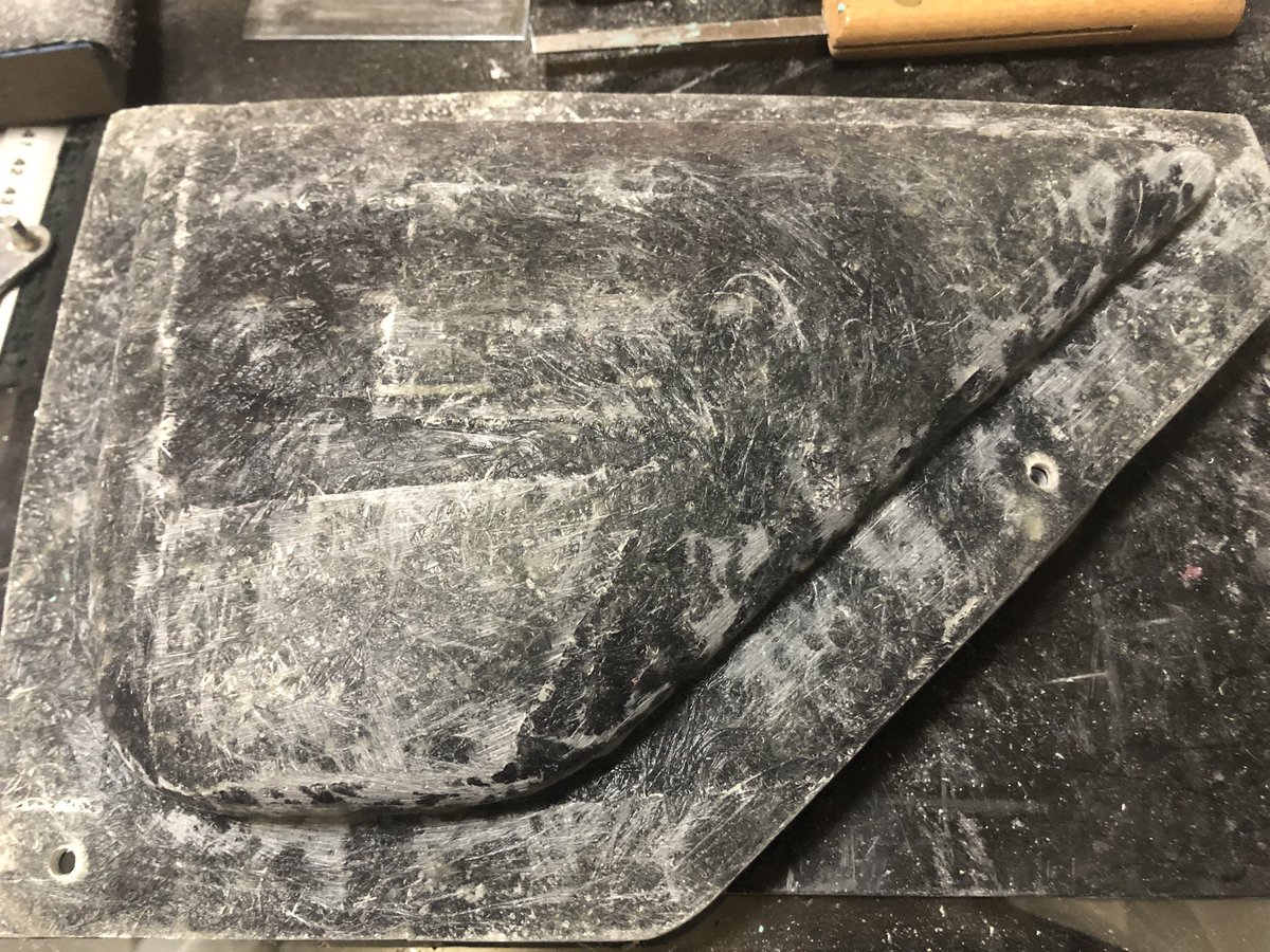 TTokita3's tweet photo. ボトムブラケットボックス製作 7~10目

FRPで雌型を製作
カーボンシート→ピールフライ→ブリーザーファブリックを貼り
ビニールバックに入れて真空にする
これから数時間釜焼き

#カーボンパーツ製作 #DIY #TTバイク #トラアスロンバイク #FELT #FELTIA #自粛生活 https://t.co/ExHck2R2eq