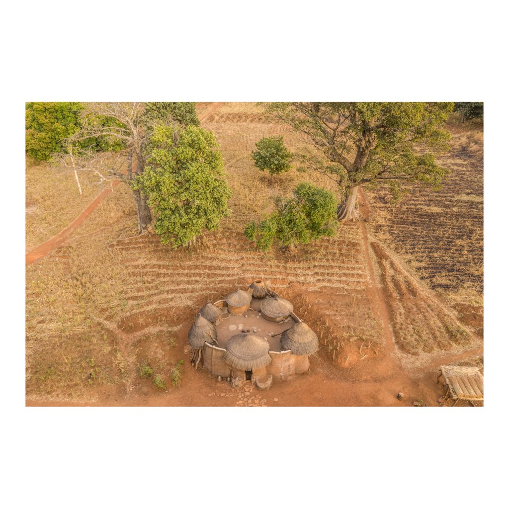 yanickfolly's tweet photo. Koussoukoingou.

Le Tata Somba est une habitation traditionnelle du nord ouest du Bénin 🇧🇯 #Bénin #benin #tatasomba  #visiterlafrique #mavicpro2 #photojournalist #teampixel #visiterlebenin #visitbenin #Africa #OnGoogleMaps #trip #yanickfolly #travel 
©️Yanick Folly https://t.co/GkYOvyoSEr