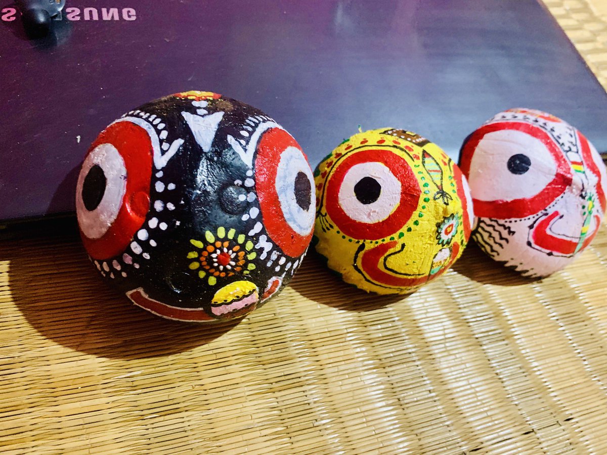 AshaAsserts's tweet image. ଆଜି ସମ୍ପୂର୍ଣ୍ଣ ହେଲା ଆଜି ସମ୍ପୂର୍ଣ୍ଣ ମୋର ଶ୍ରୀ ଫଳ ରେ ତିନି ଠାକୁରଙ୍କୁ ଆଣିବା ରା ଚେଷ୍ଟା ।। ପ୍ରଭୁ କୃପା କଲେ , ଜୟ ଜଗନ୍ନାଥ🙏🏻🙏🏻

It Took Me This Lockdown To Bring The Holy Trio On Coconut Shell.. May The Power Be With All Of Us, Jai Jagannath 🙏🏻
#coconutshellcraft #DIY #Odisha #Odia