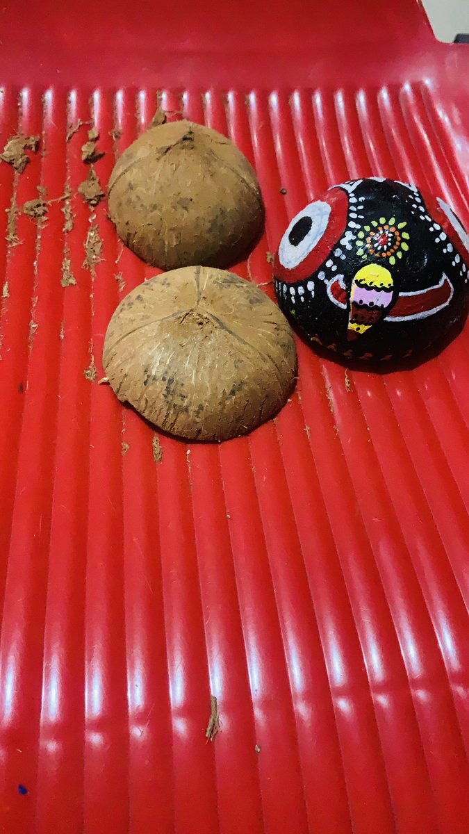 AshaAsserts's tweet image. ଆଜି ସମ୍ପୂର୍ଣ୍ଣ ହେଲା ଆଜି ସମ୍ପୂର୍ଣ୍ଣ ମୋର ଶ୍ରୀ ଫଳ ରେ ତିନି ଠାକୁରଙ୍କୁ ଆଣିବା ରା ଚେଷ୍ଟା ।। ପ୍ରଭୁ କୃପା କଲେ , ଜୟ ଜଗନ୍ନାଥ🙏🏻🙏🏻

It Took Me This Lockdown To Bring The Holy Trio On Coconut Shell.. May The Power Be With All Of Us, Jai Jagannath 🙏🏻
#coconutshellcraft #DIY #Odisha #Odia