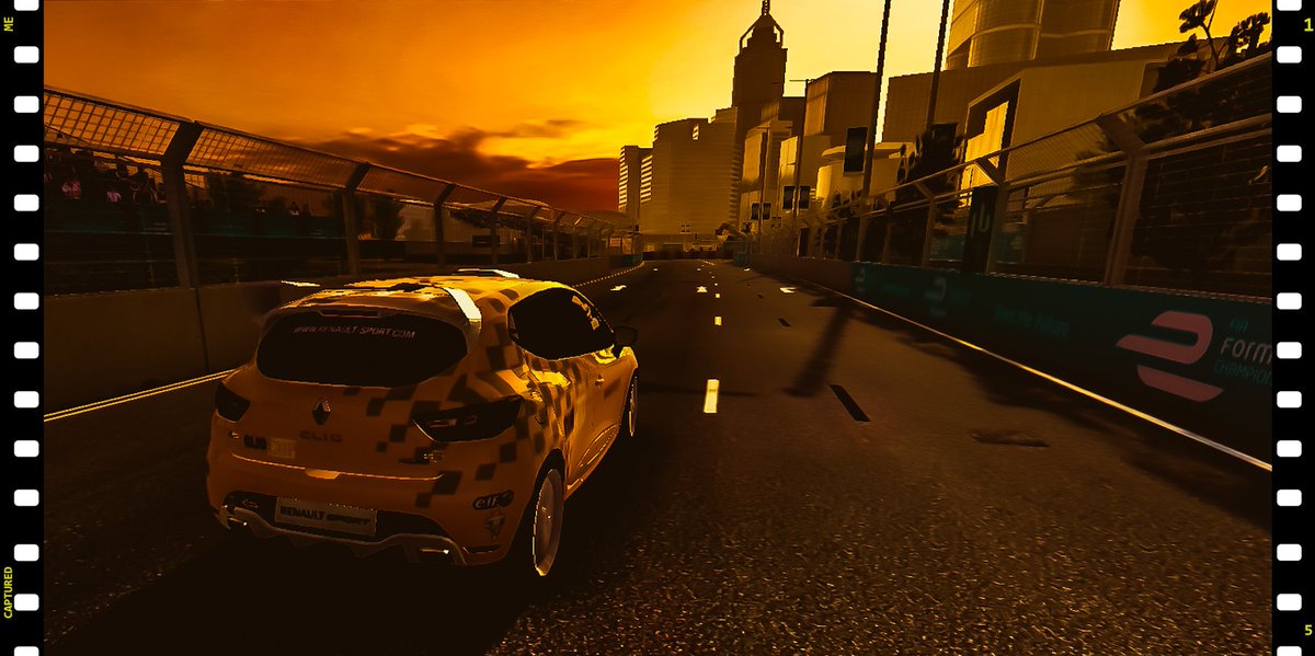 WLM64's tweet photo. 「YELLOW HAPPY」
#renault
#renaultclio
#renaultcliocup
#ルノー
#ルノークリオ
#realracing3
#RR3 https://t.co/3fWkP8QjGr