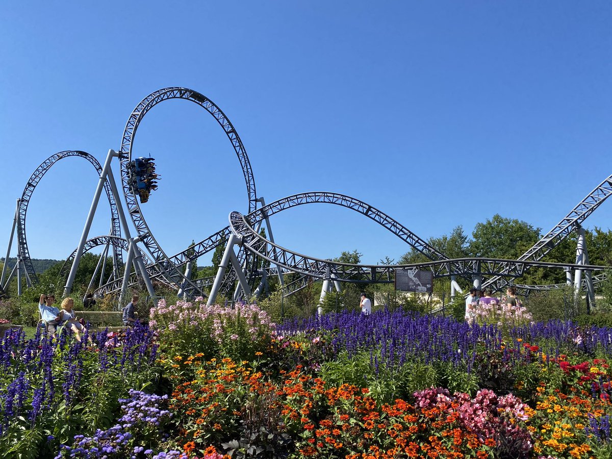 ThemeParkWW's tweet photo. Karacho is the parks Gerstlauer Infinity Coaster that opened in 2013. The ride features an LSM Launch and 4 inversions! #Karacho #Tripsdrill https://t.co/hqIKaIzpvj