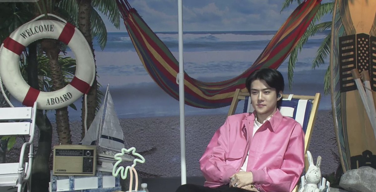 cocoonedsoul's tweet photo. LMAOOOO PARK VIEW AND OCEAN VIEW #InParadiseWithEXOSC #EXO_SC #CHANYEOL #SEHUN https://t.co/H2PUjFMUoE