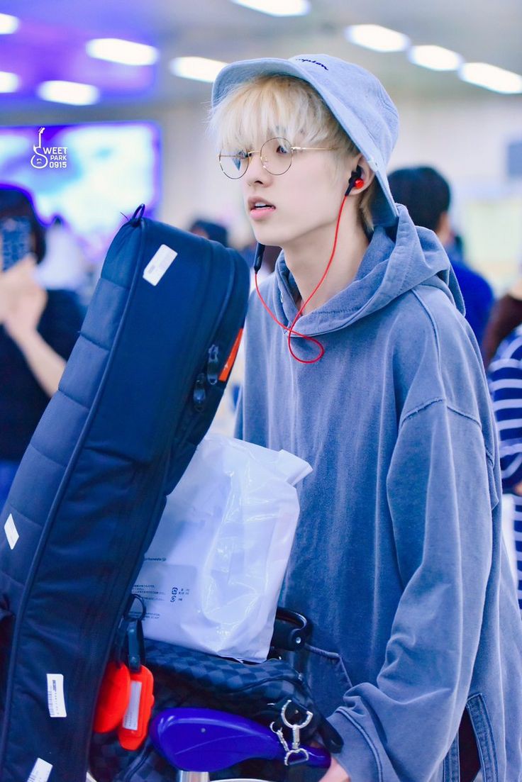 park jaehyung airport pics as movie stills- a thread